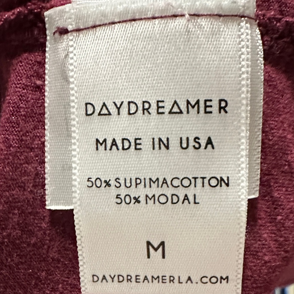 Daydreamer Queen Graphic Band T-Shirt in Burgundy Womens Medium - Picture 4 of 4